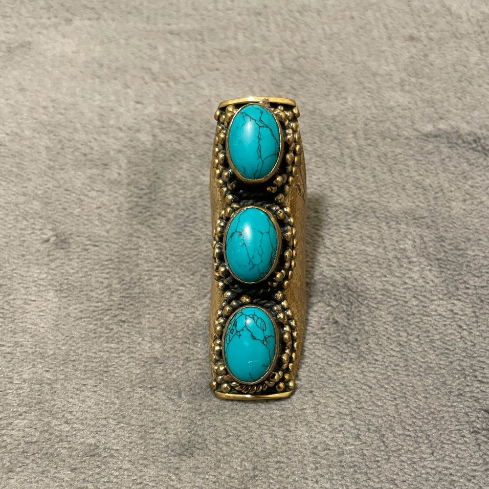 Gorgeous ring with natural stones